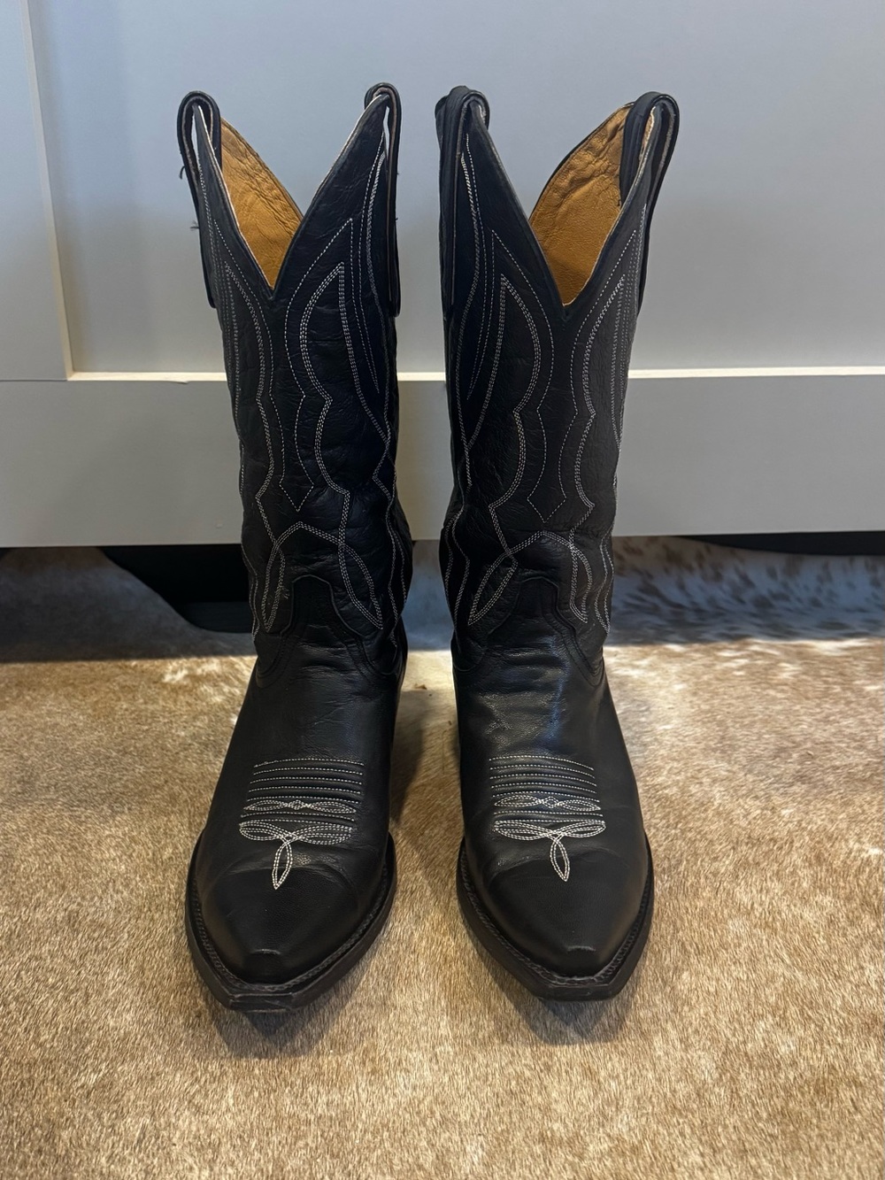 Women's Black Western Idyllwind Cowgirl Boots - White Stitch with Snip toe.